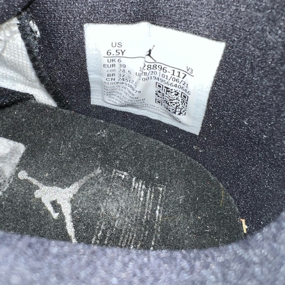 Jordan 11 Low - Picture 9 of 12